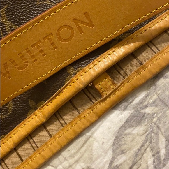 Louis Vuitton Bag - Picture 7 of 8